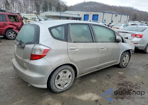 2013 Honda Fit z USA, uszkodzony, nr VIN JHMGE8H31DC017311